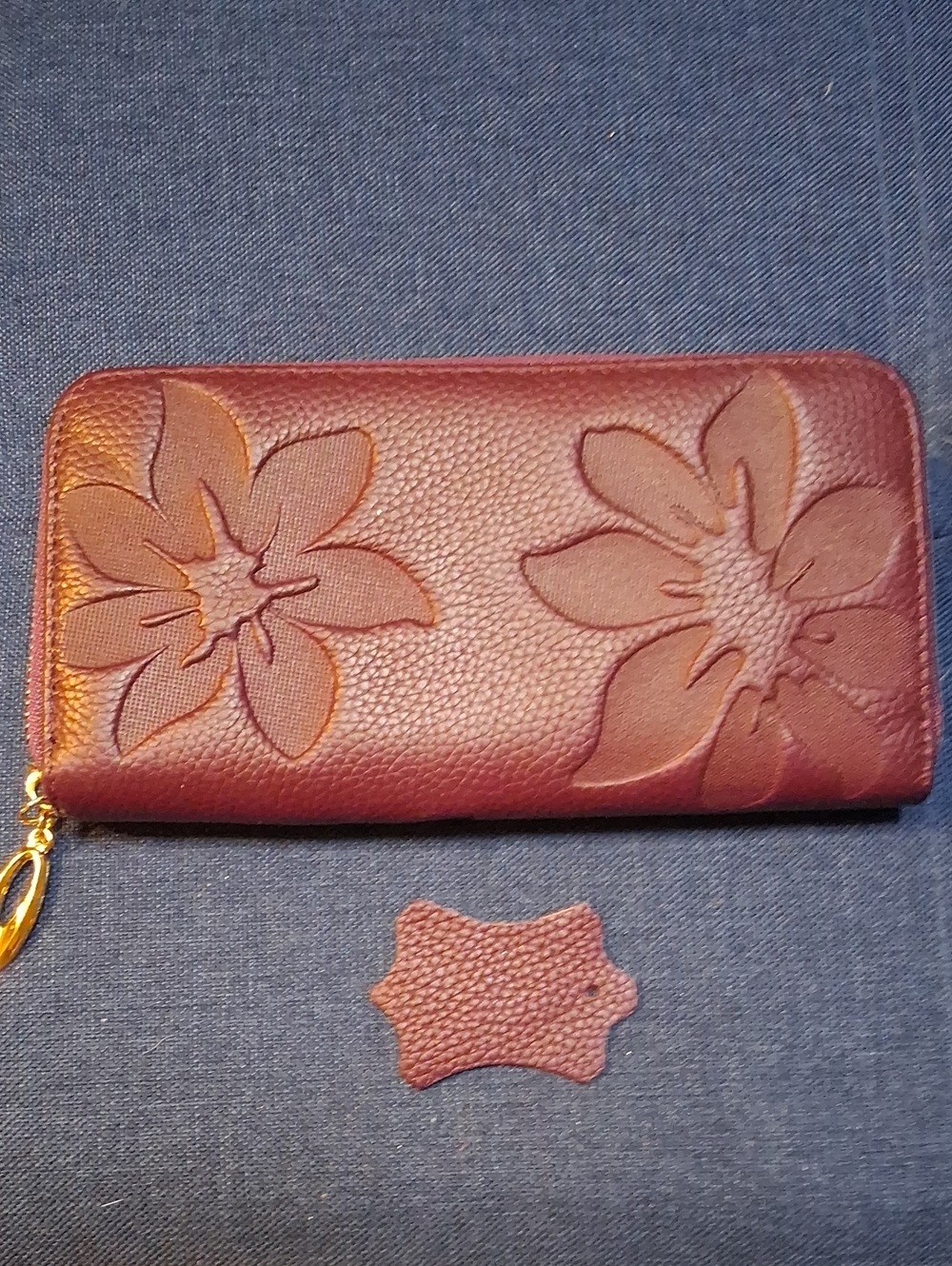 Women's Floral Embossed Zip Leather Wallet - Burgundy